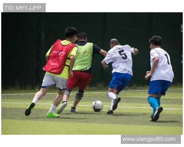 新加入的足球明星如何在赛场上迅速融入团队展现个人风采